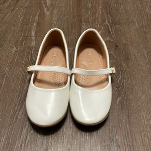 Utopia Girls White Dress Shoes Size 13 (worn once)